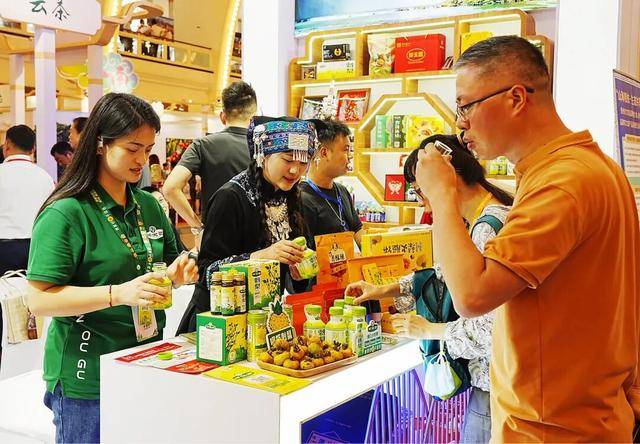 天花板”展销会成了文旅新爆款麻将胡了试玩模拟器魔都“逛吃(图4) 天花板”展销会成了文旅新爆款麻将胡了试玩模拟器魔都“逛吃(图4)